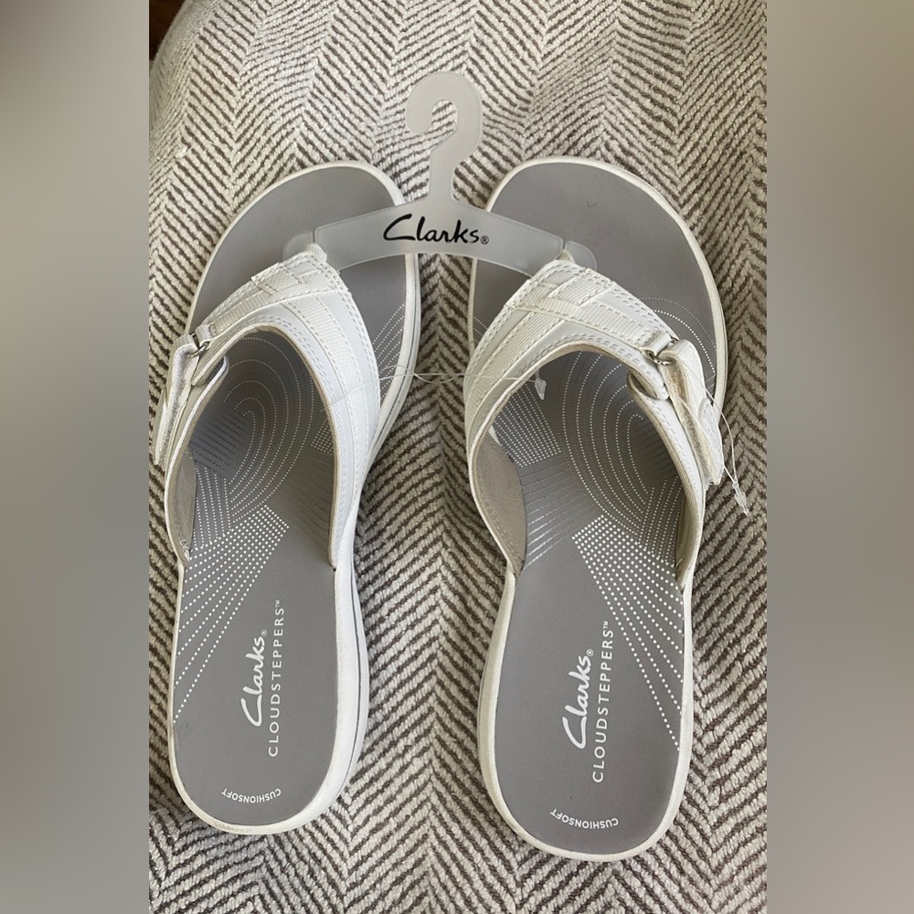 NEW Clarks cloudstepper flip flops sz.8